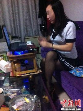 丝 袜会所在线观看,揭秘时尚潮流的私密空间  第2张